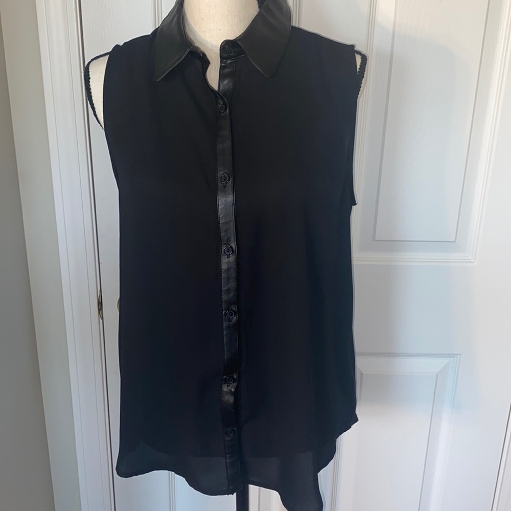 NWOT Soprano sleeveless blouse